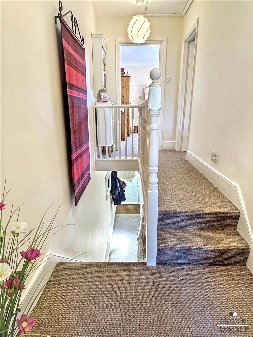 2 Bedroom House. Bourne Street in Eastbourne,  7